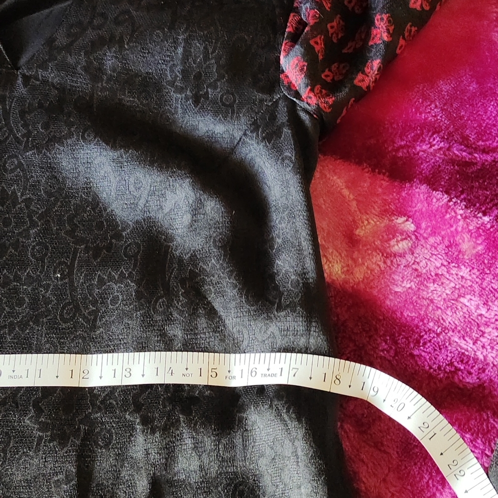 Black and Red Kurta dress/ kurta with long dupatta. Small to medium. - Picture 13 of 15
